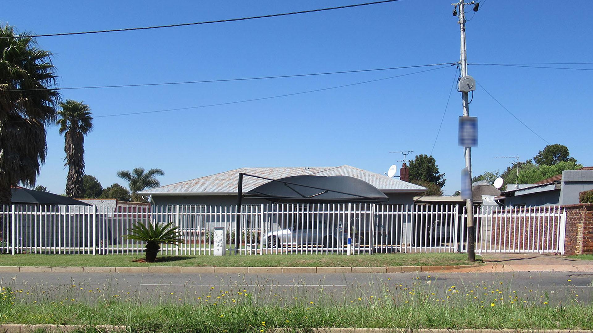 Front View of property in Discovery