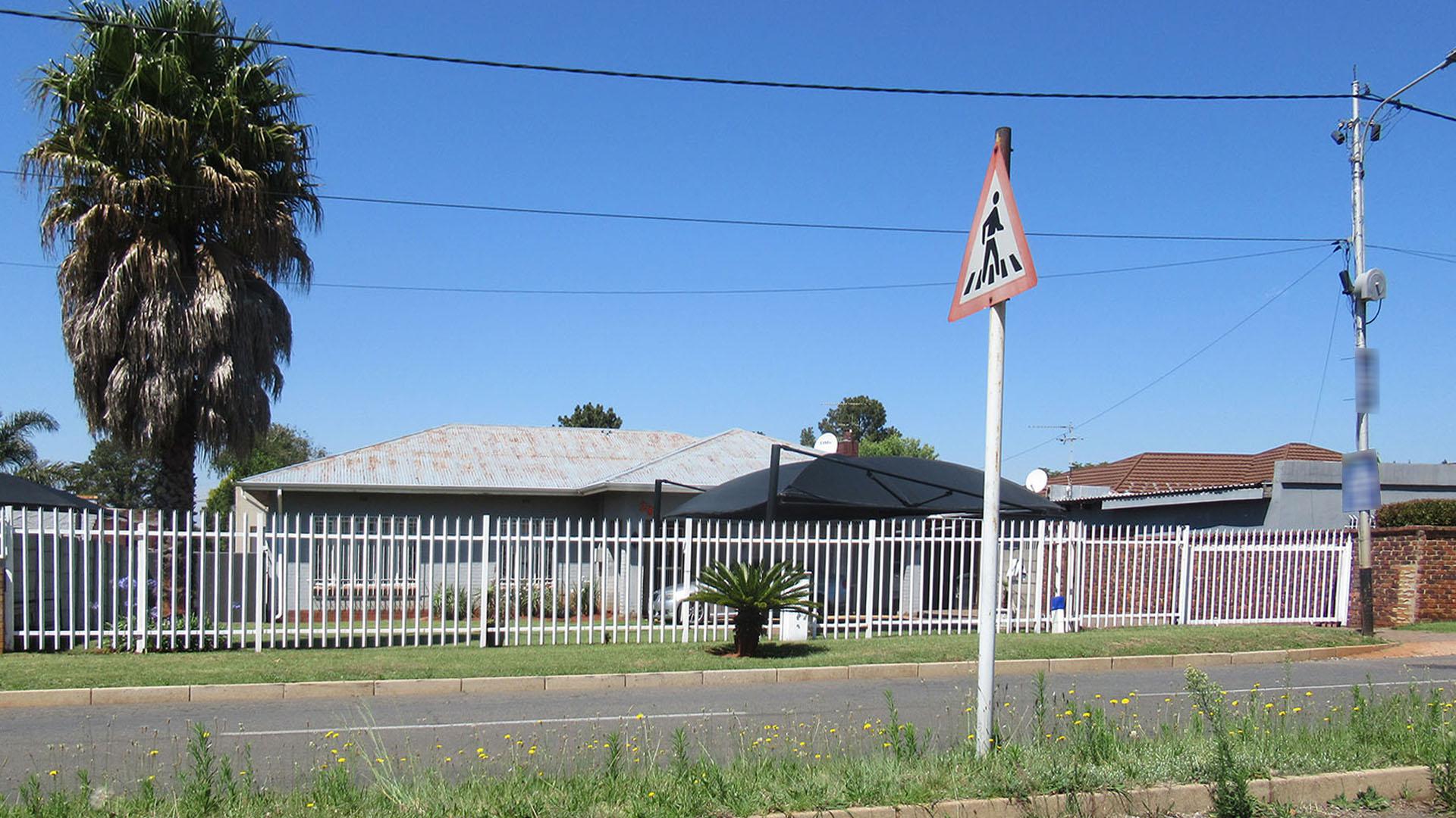 Front View of property in Discovery