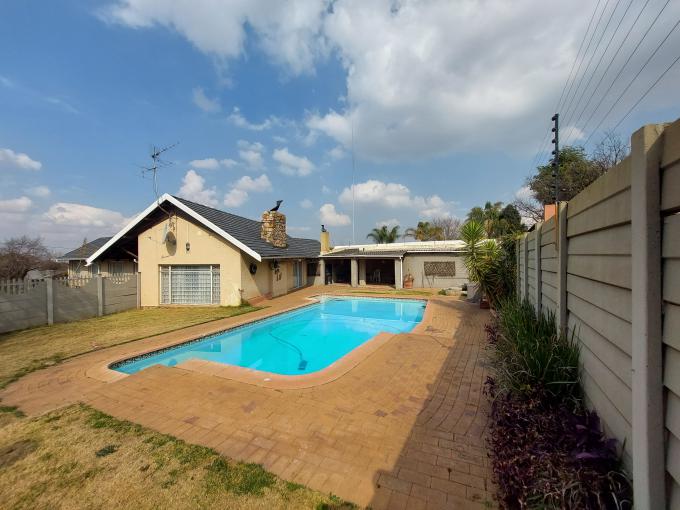 5 Bedroom House for Sale For Sale in Lambton MR522718 My