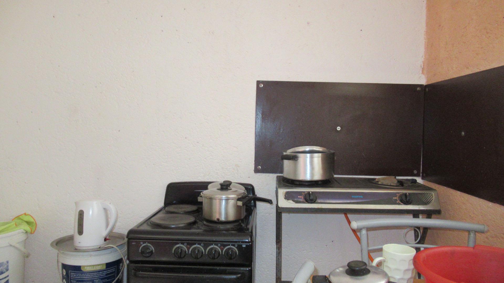 Kitchen - 9 square meters of property in Soshanguve