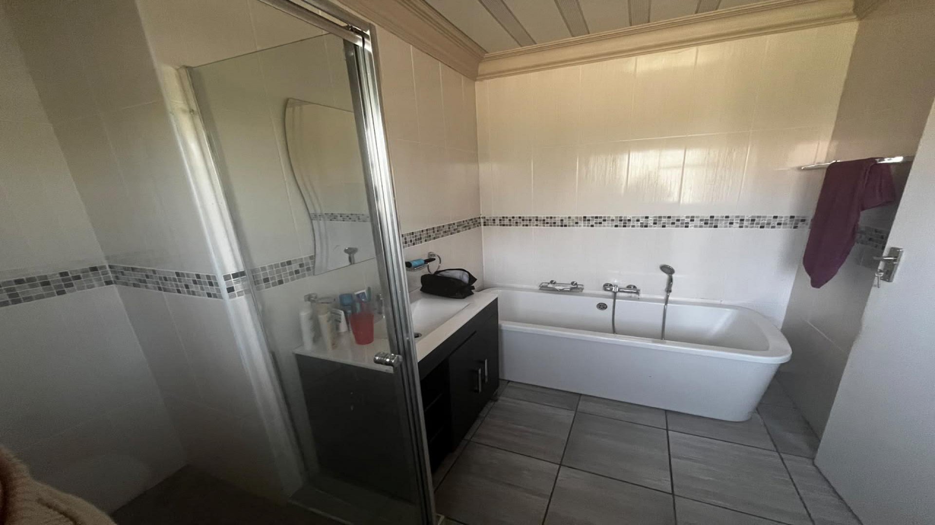 Bathroom 1 of property in Royldene