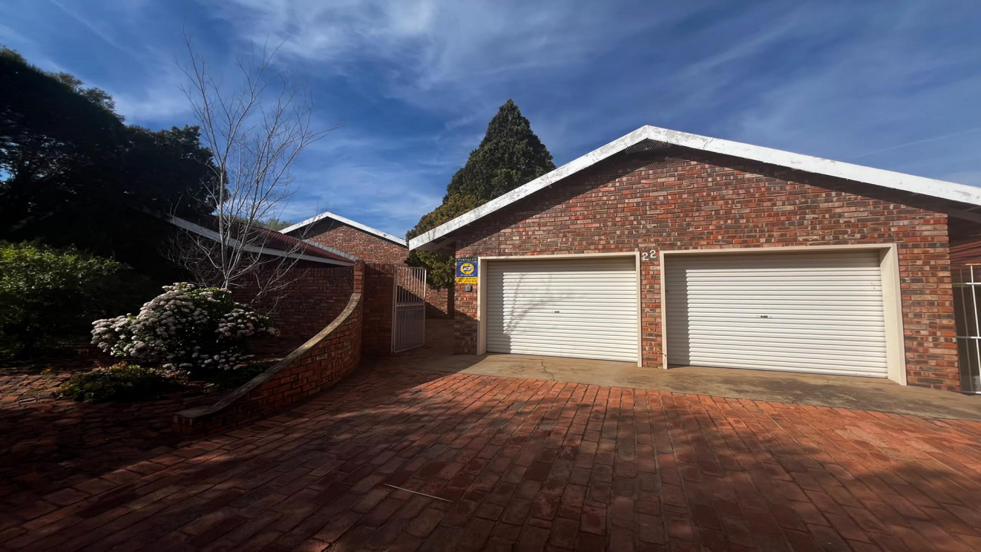 Front View of property in Royldene