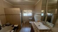 Bathroom 2 of property in Royldene