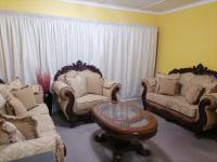 Lounges - 11 square meters of property in Haven Hills