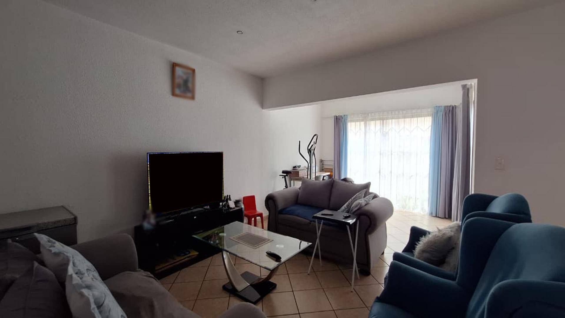 Lounges - 31 square meters of property in Newmarket Park