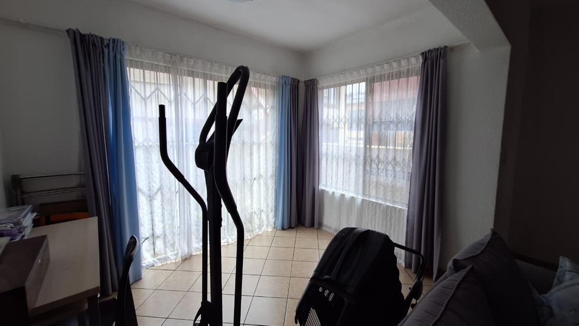 Dining Room - 13 square meters of property in Newmarket Park