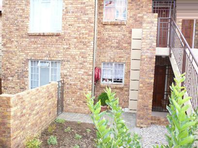 2 Bedroom Simplex for Sale For Sale in Theresapark - Home Sell - MR52335