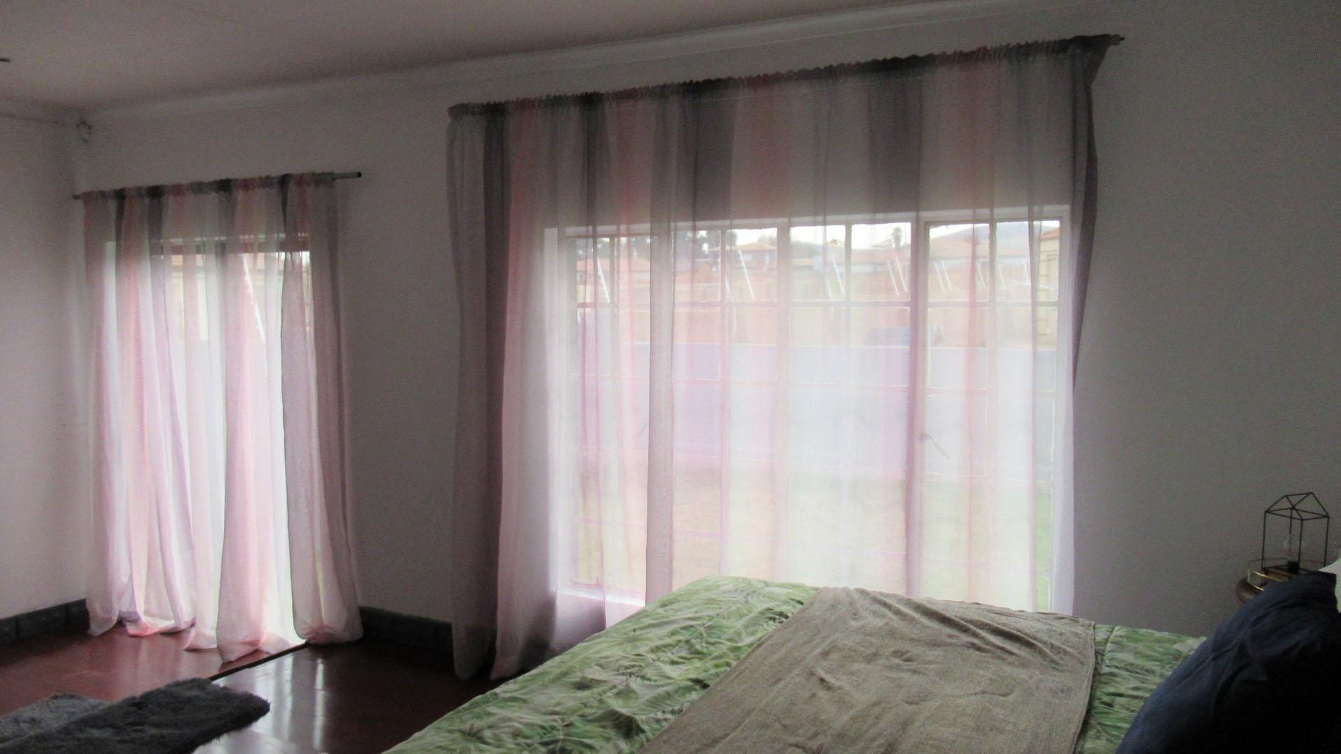 Main Bedroom - 25 square meters of property in Bergsig - Heidelberg