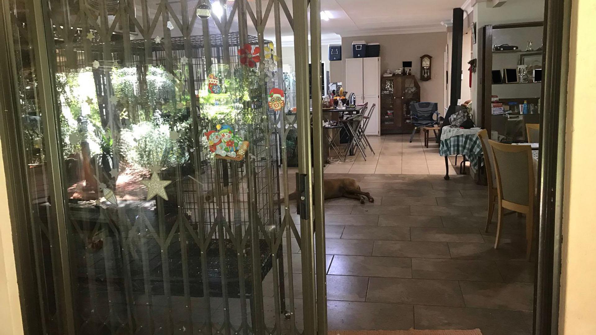 Patio - 93 square meters of property in Rustenburg