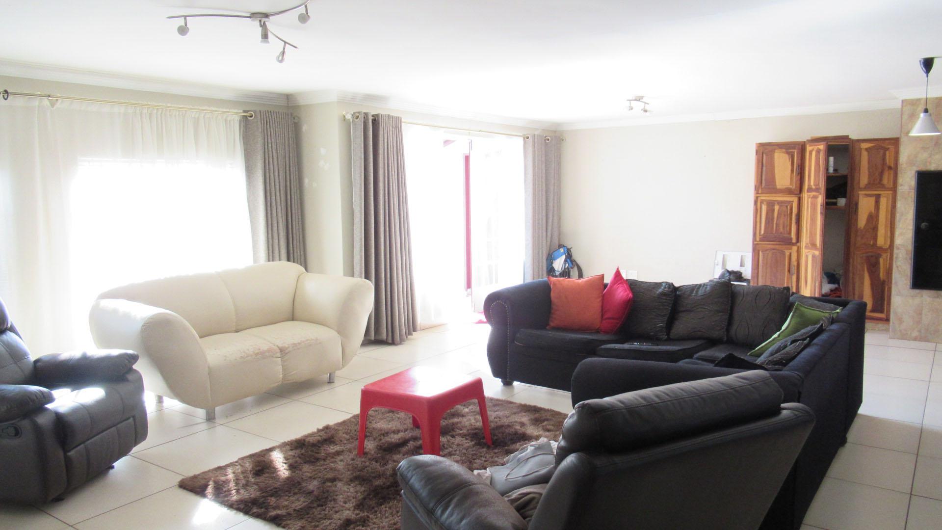 Lounges - 77 square meters of property in Wilropark