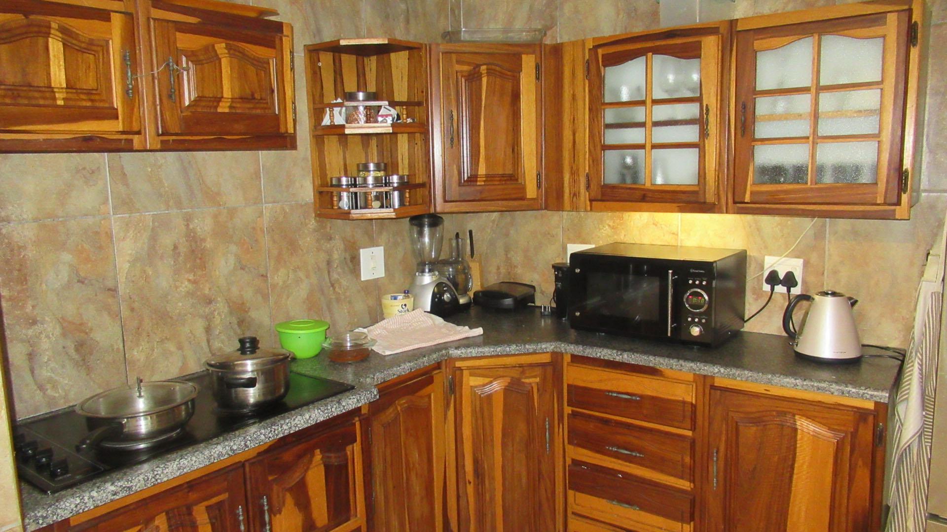 Kitchen - 37 square meters of property in Wilropark