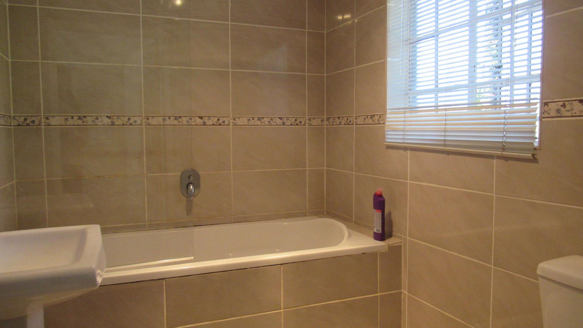 Main Bathroom - 8 square meters of property in Wilropark
