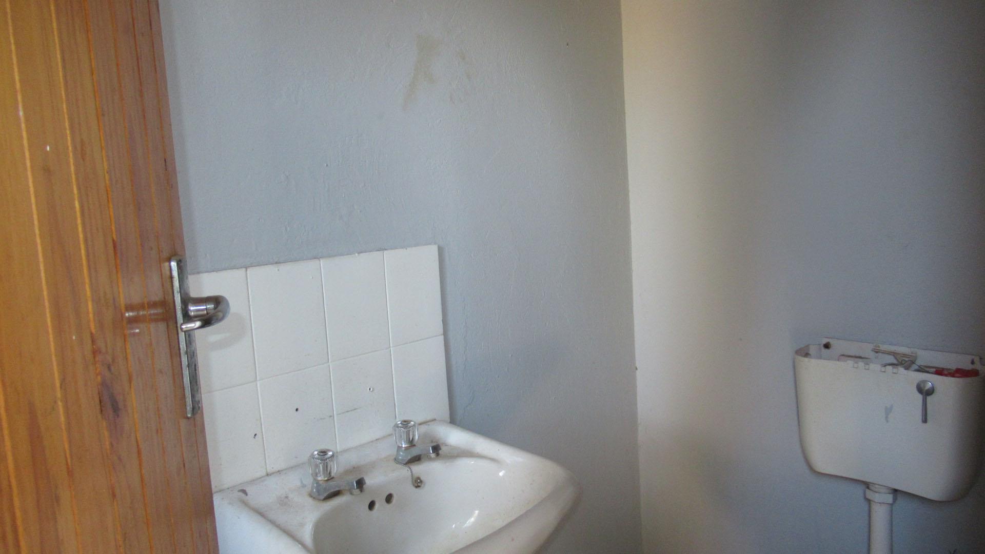 Staff Bathroom - 3 square meters of property in Wilropark
