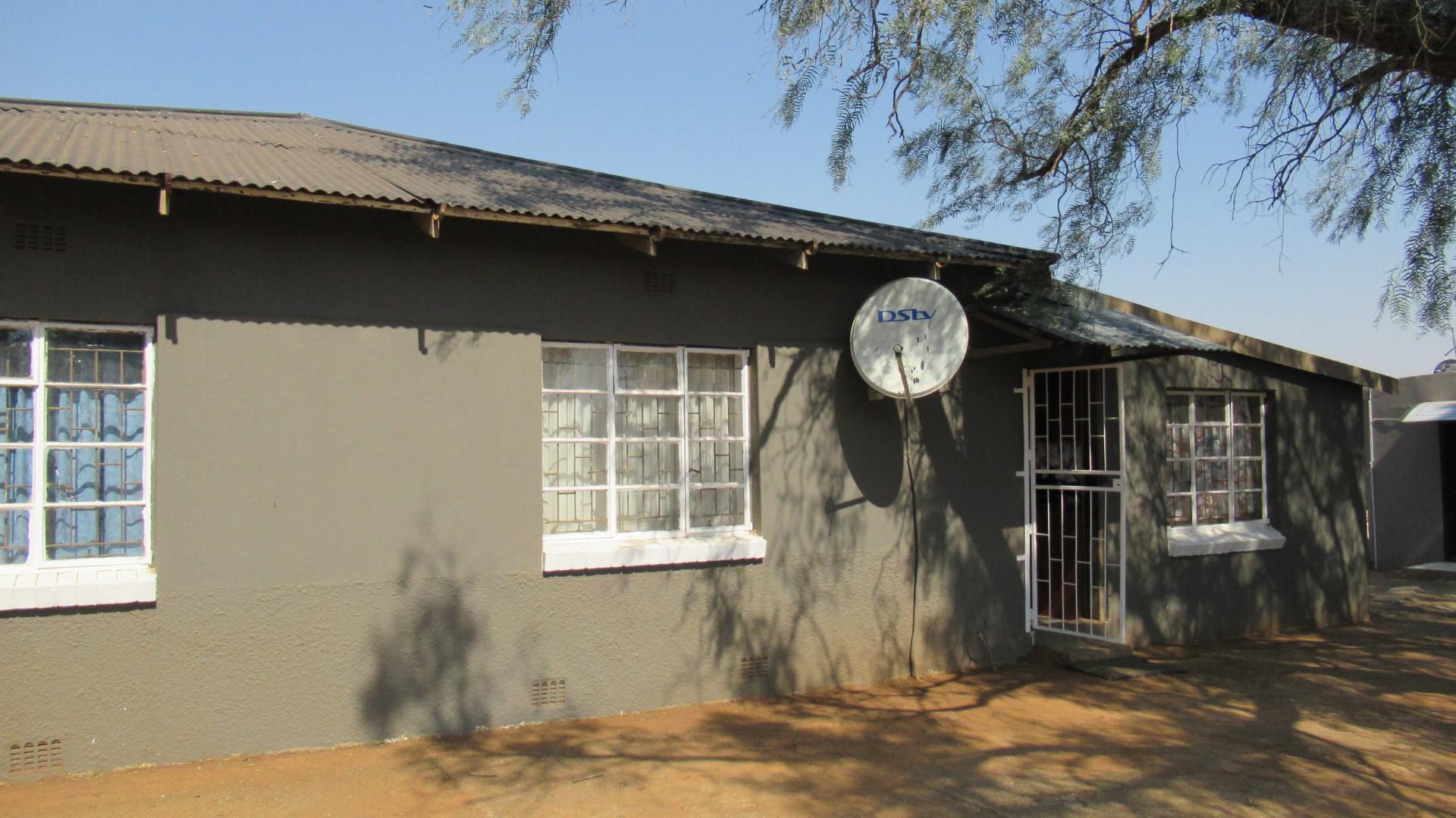 Front View of property in Balfour