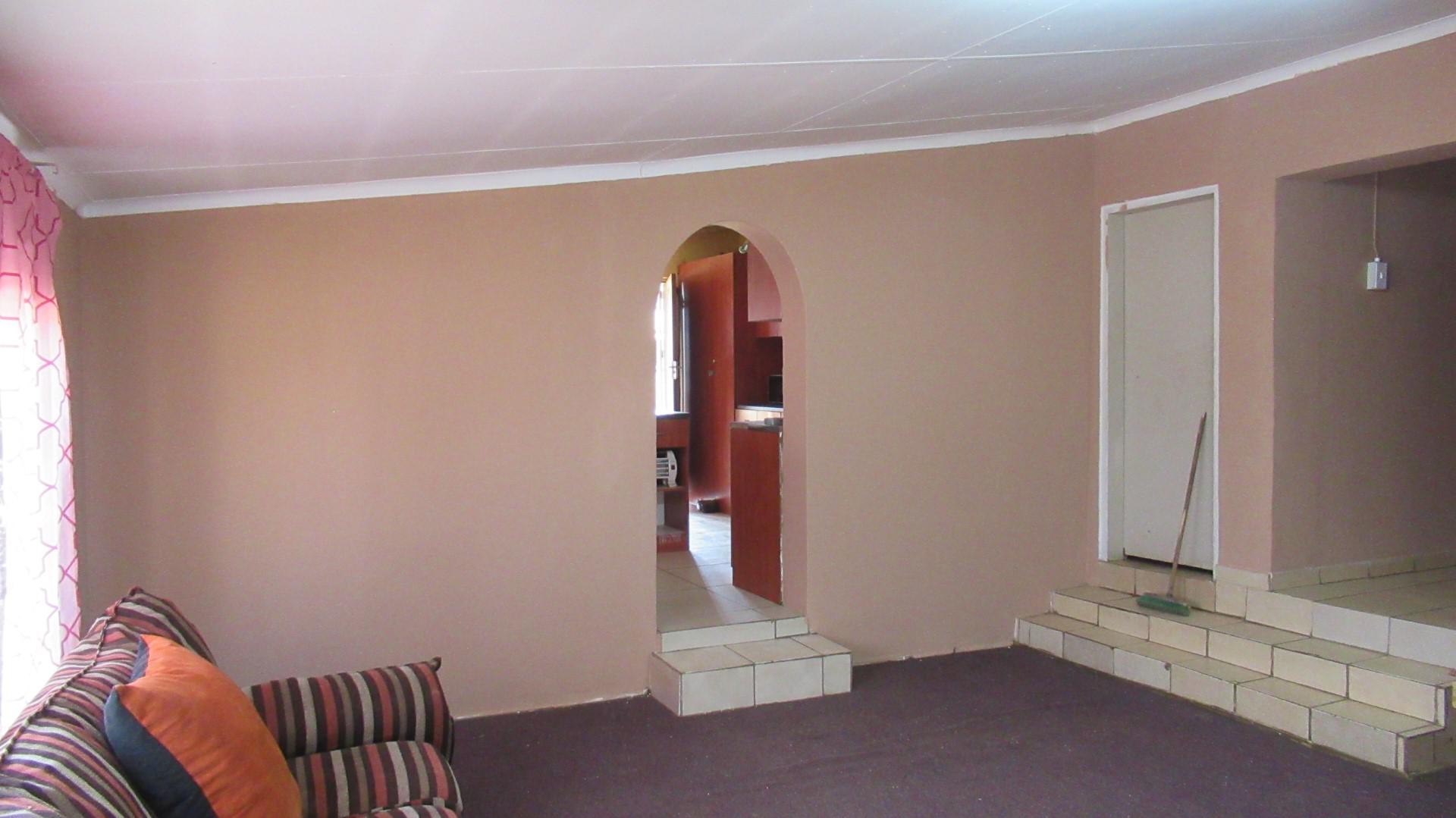 Lounges - 83 square meters of property in Balfour