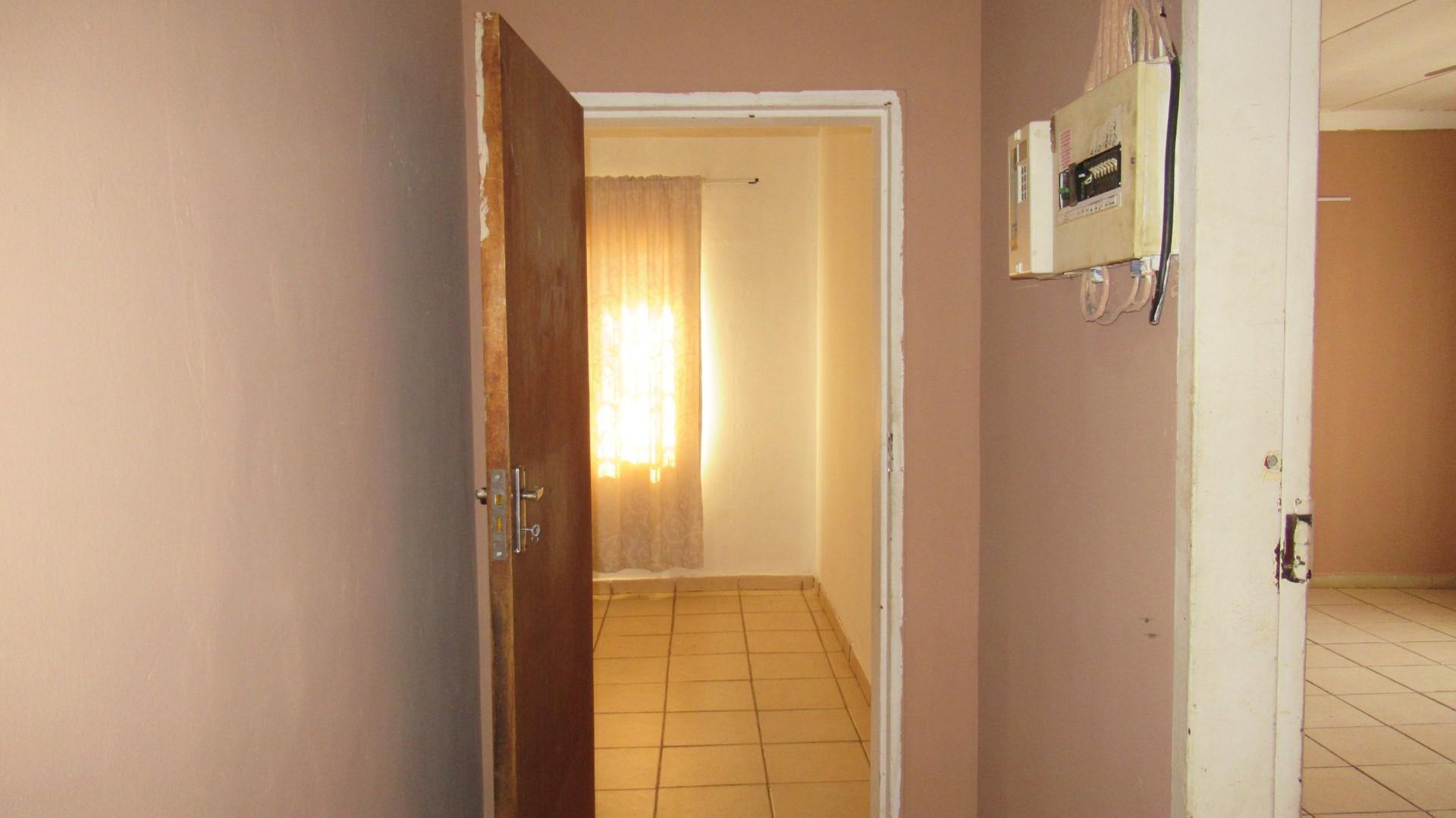 Spaces - 12 square meters of property in Balfour