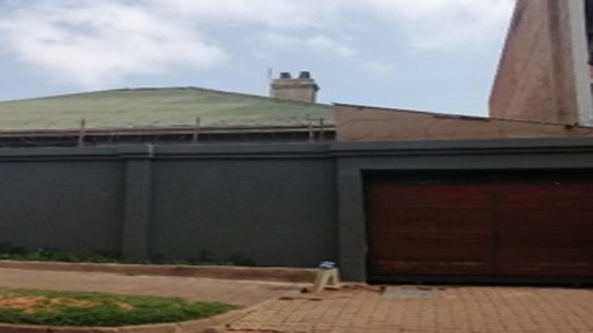 Front View of property in Yeoville