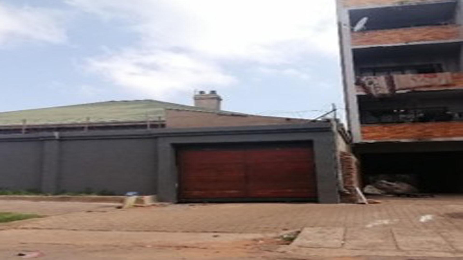 Front View of property in Yeoville