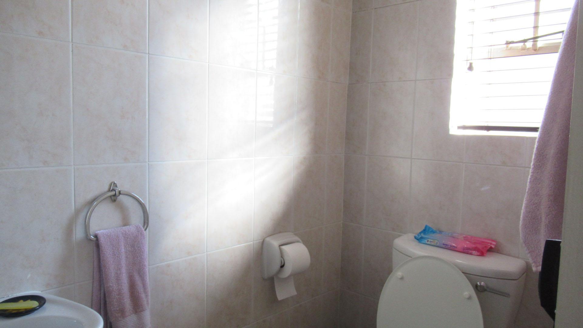 Main Bathroom - 4 square meters of property in Kensington - JHB