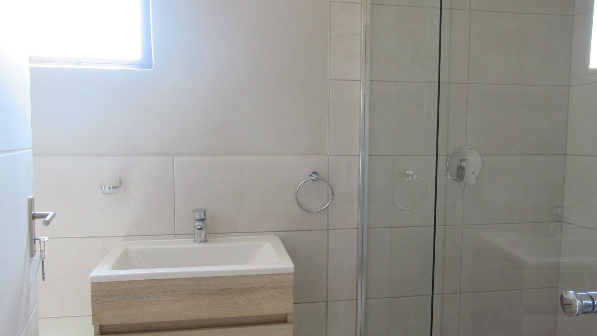 Bathroom 1 - 5 square meters of property in Xanadu Eco Park