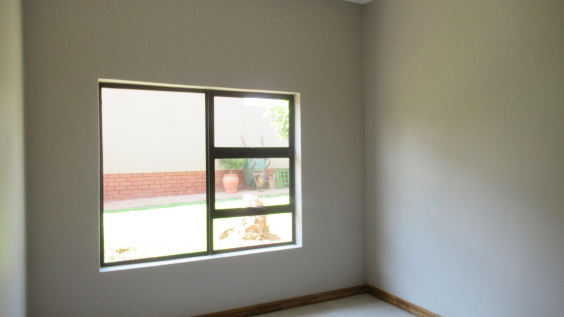 Bed Room 2 of property in Xanadu Eco Park