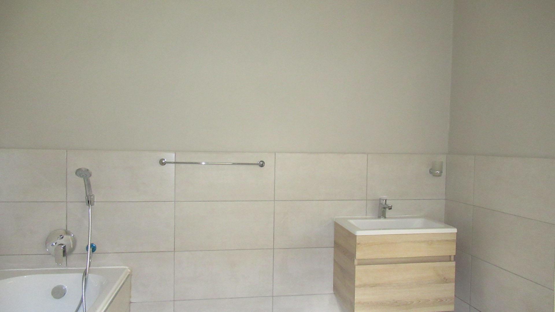 Main Bathroom - 12 square meters of property in Xanadu Eco Park