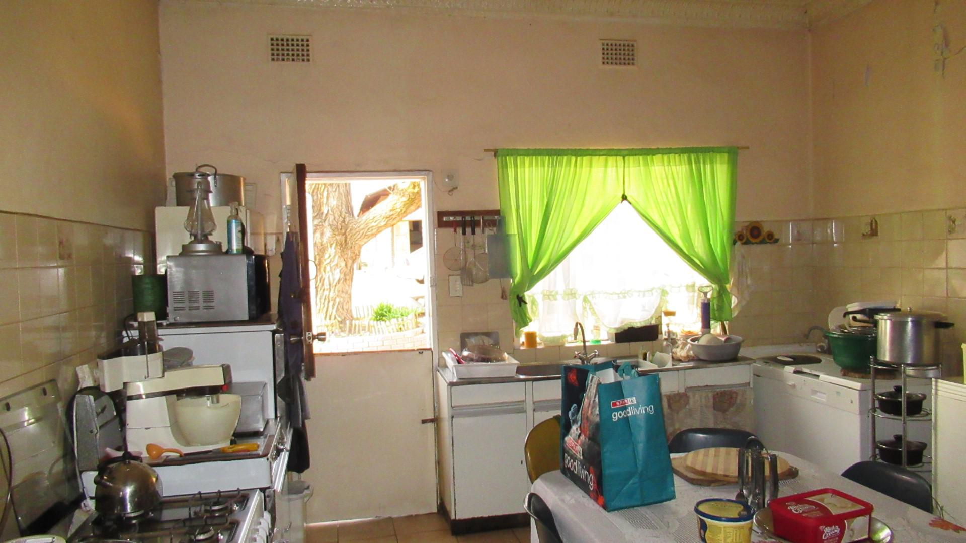 Kitchen - 27 square meters of property in Fairleads