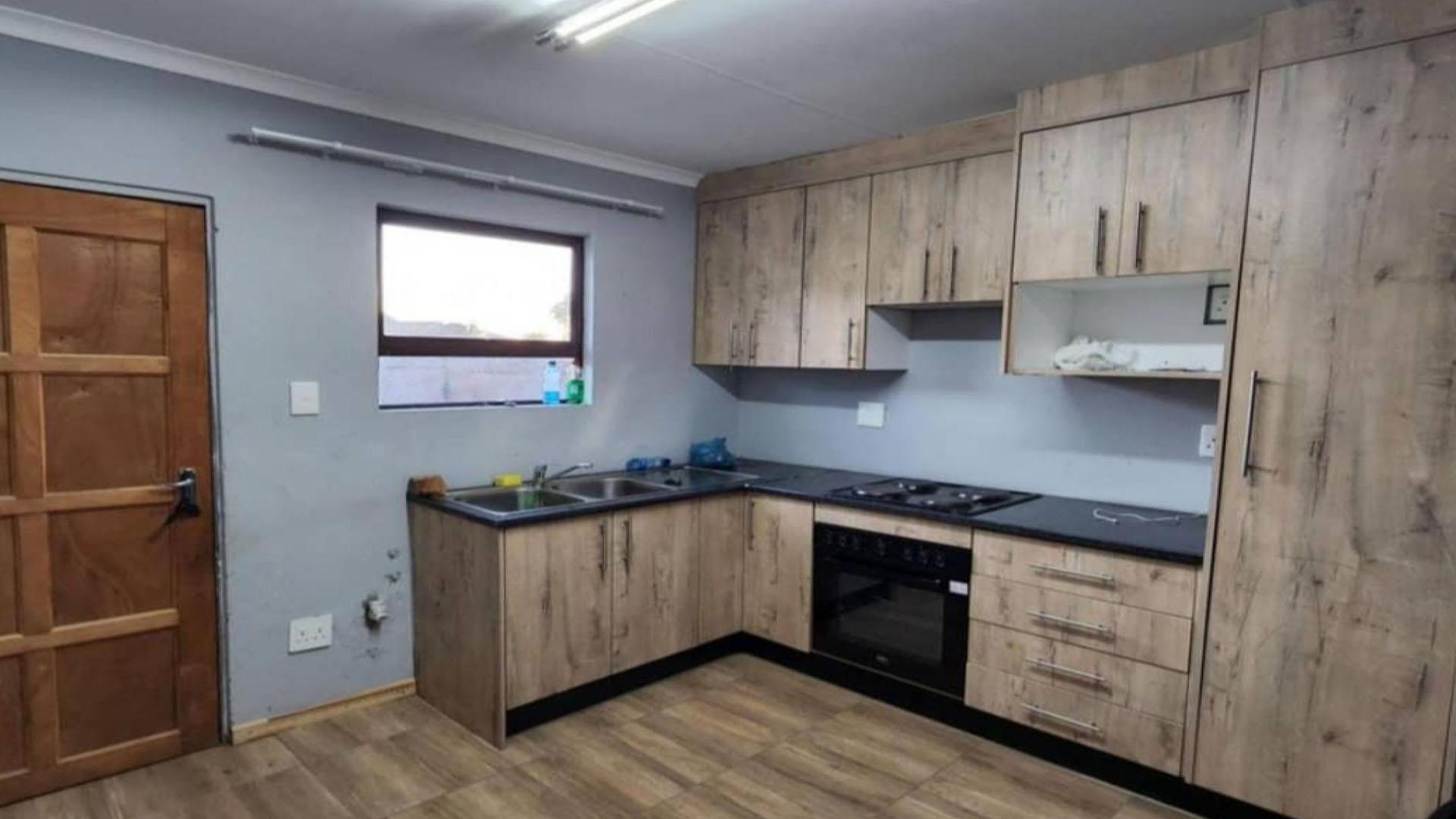 Kitchen - 13 square meters of property in Kinross