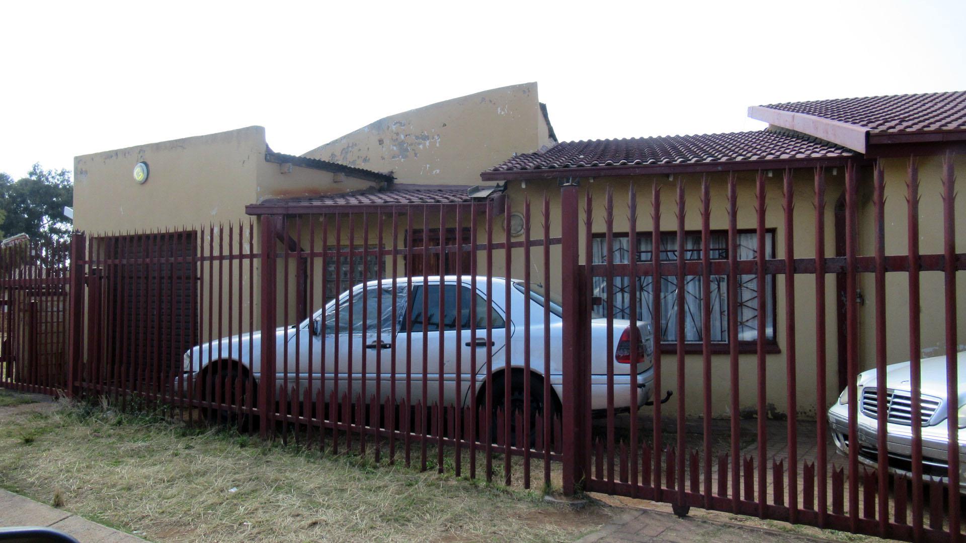 Front View of property in Pine Ridge