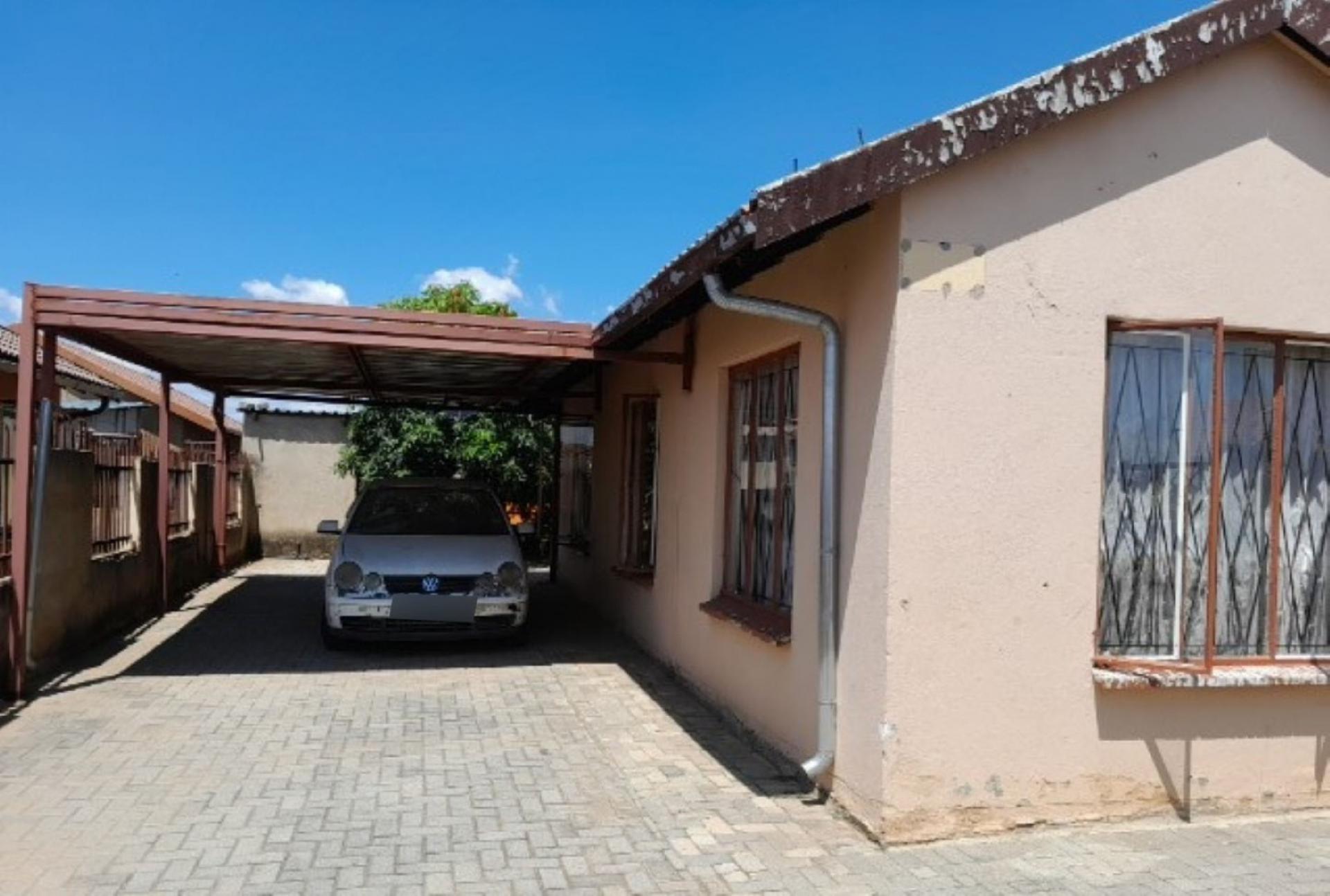 Front View of property in Boitekong