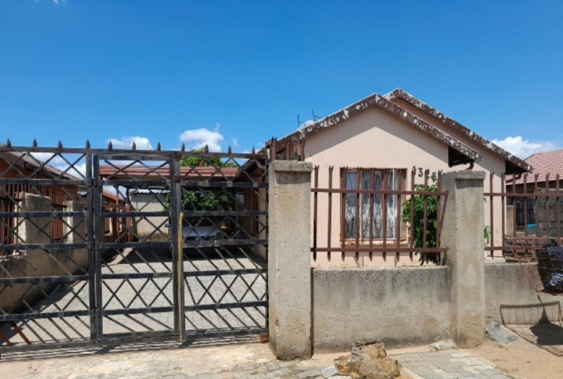 Front View of property in Boitekong