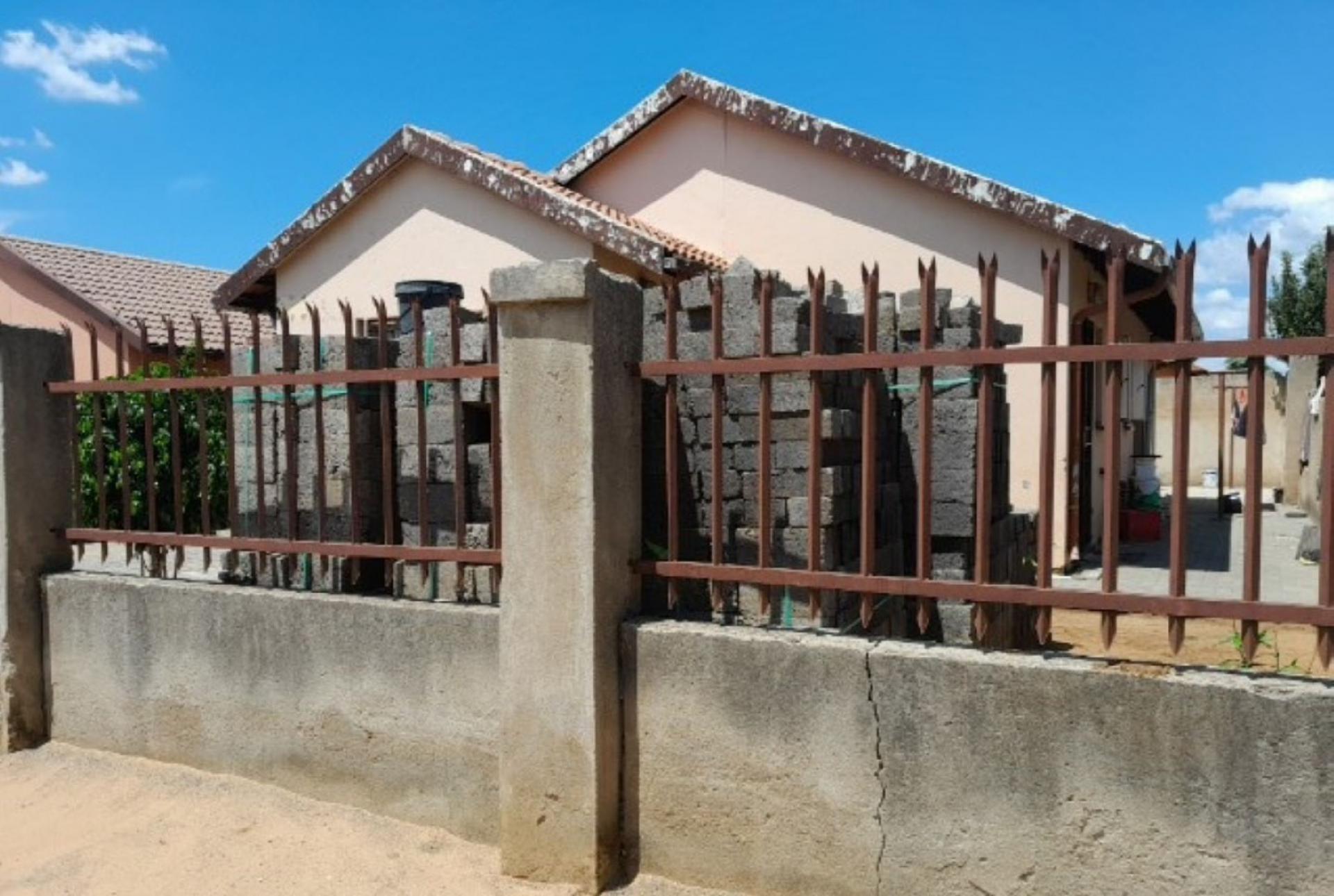 Front View of property in Boitekong