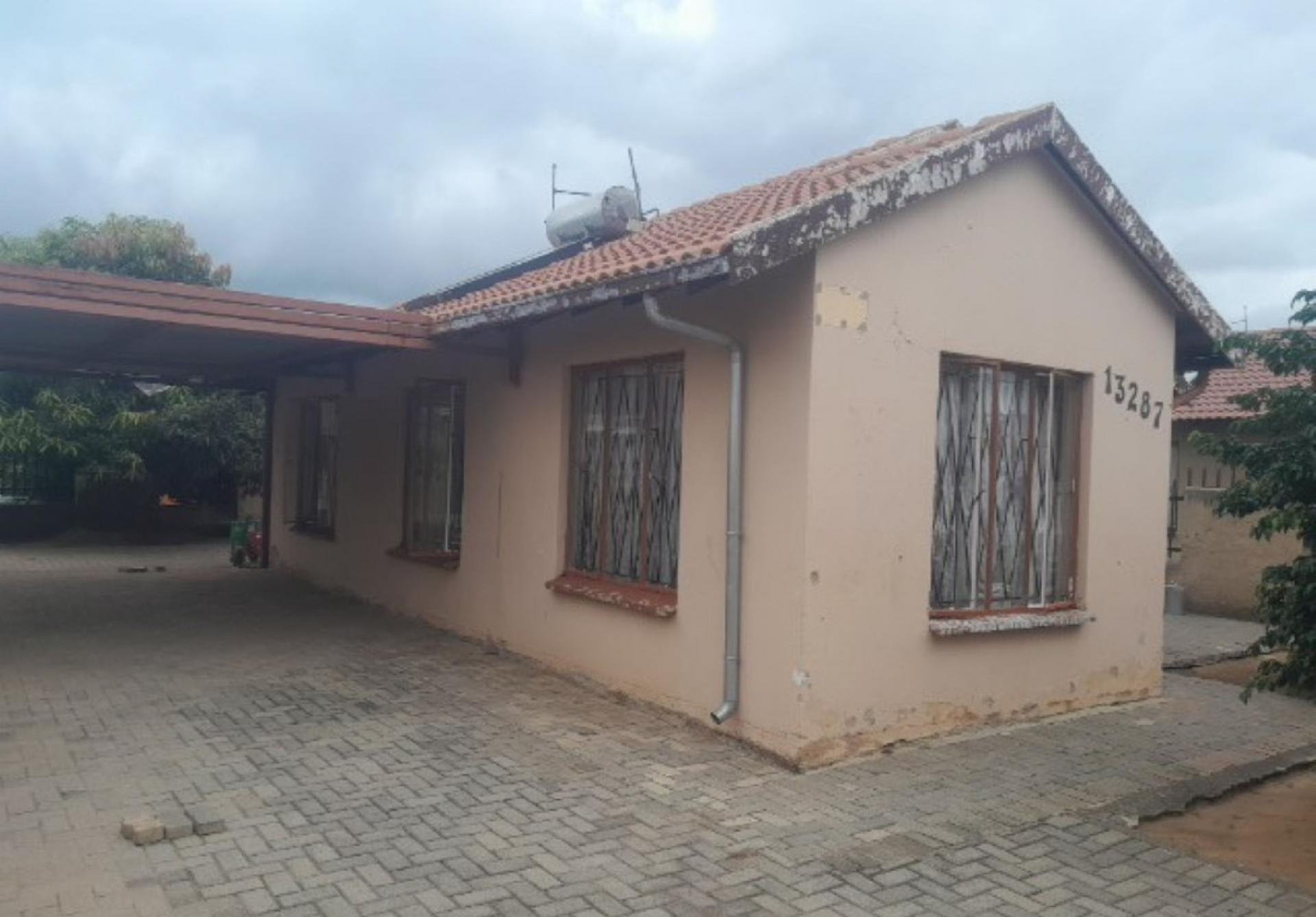 Front View of property in Boitekong