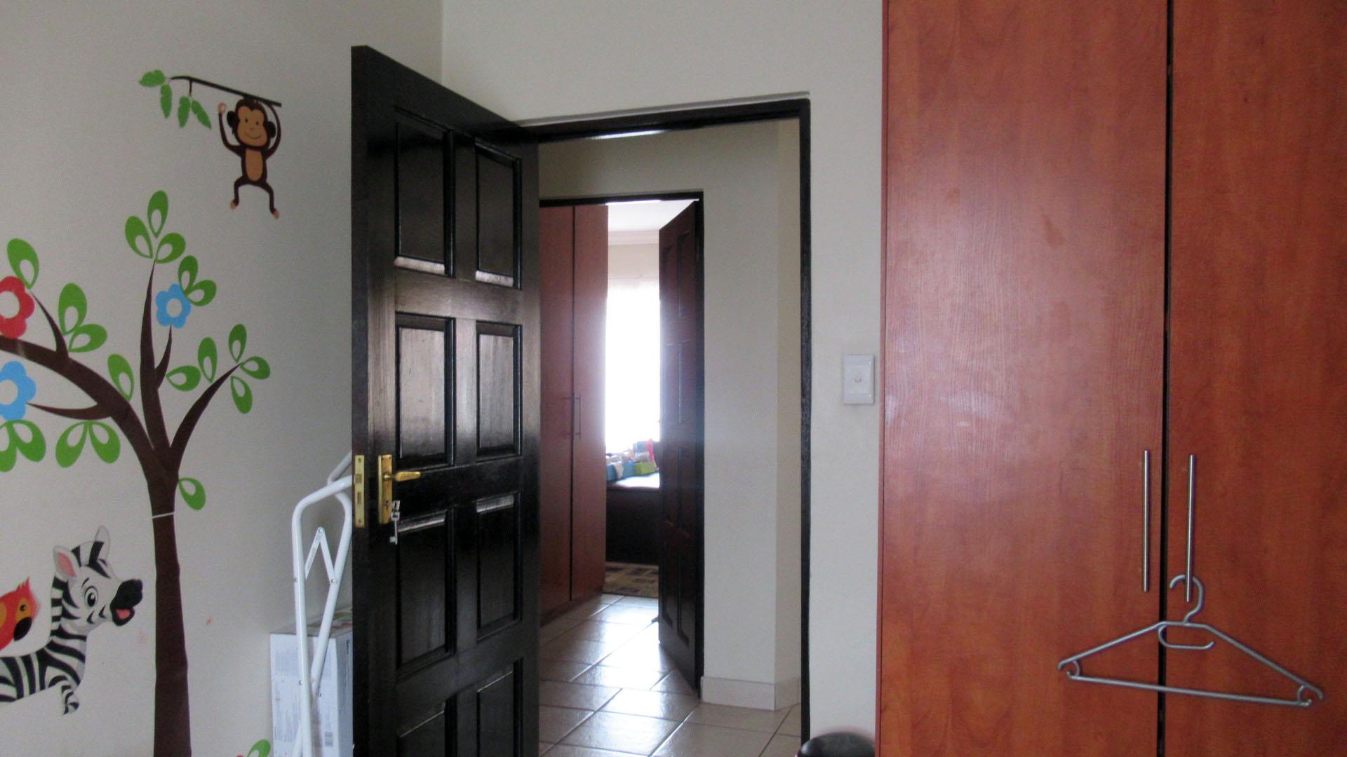 Bed Room 1 - 13 square meters of property in Thatchfield Gardens