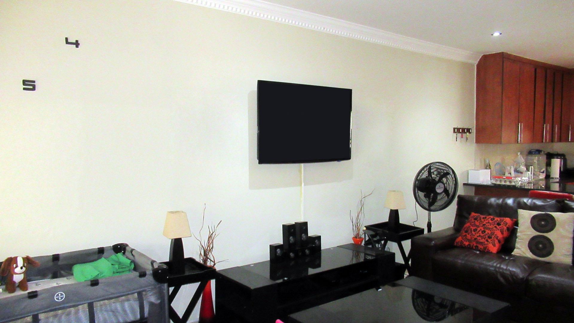 Lounges - 20 square meters of property in Thatchfield Gardens