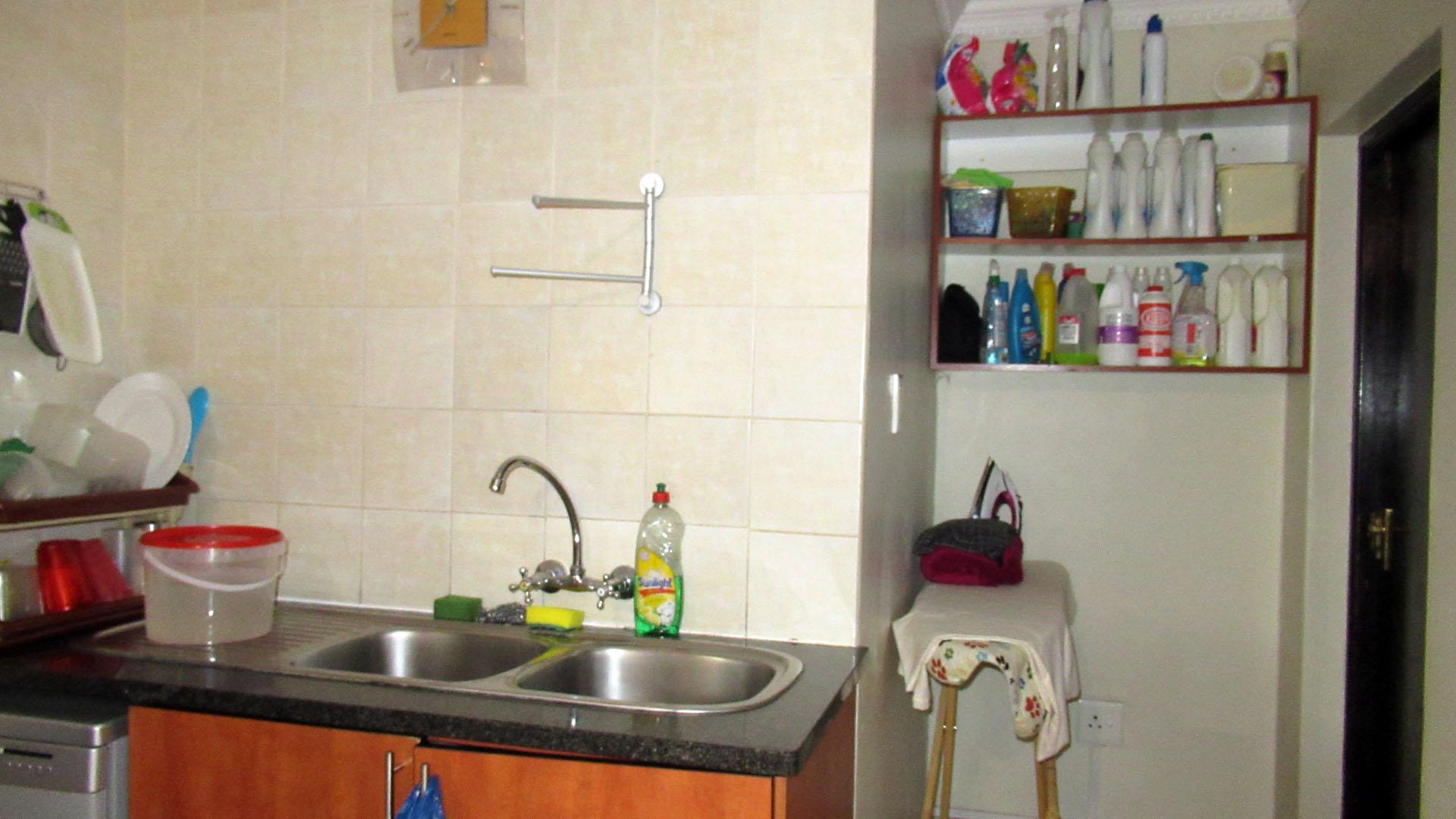 Kitchen - 21 square meters of property in Thatchfield Gardens
