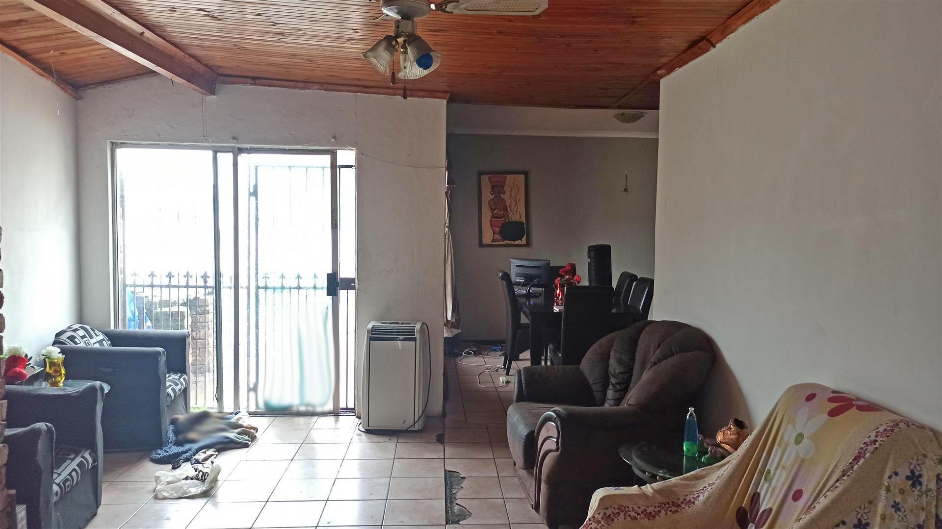 Lounges - 26 square meters of property in Northpine