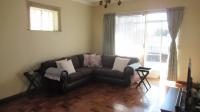 Lounges - 28 square meters of property in Fairwood