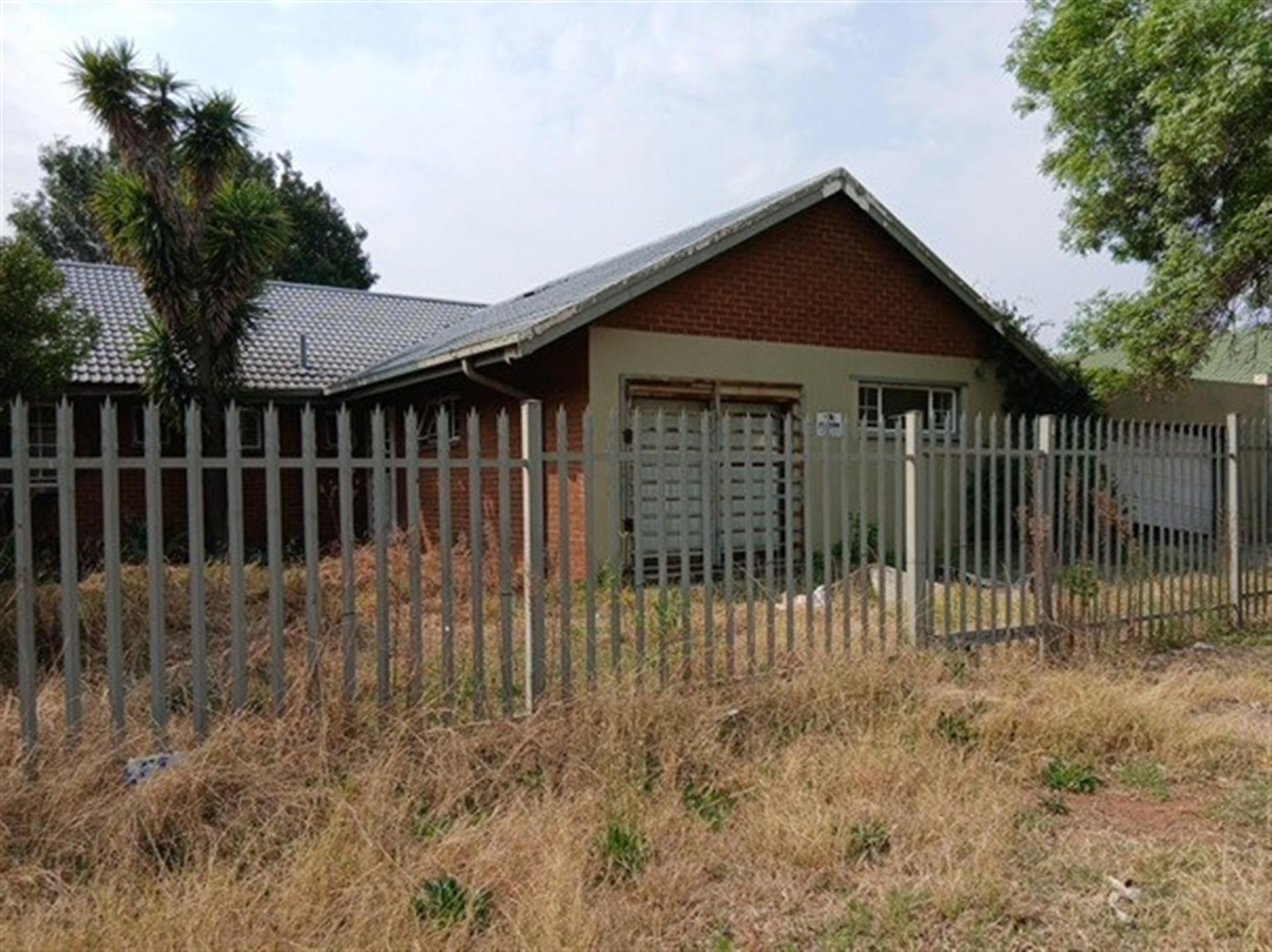 Front View of property in Vaalpark