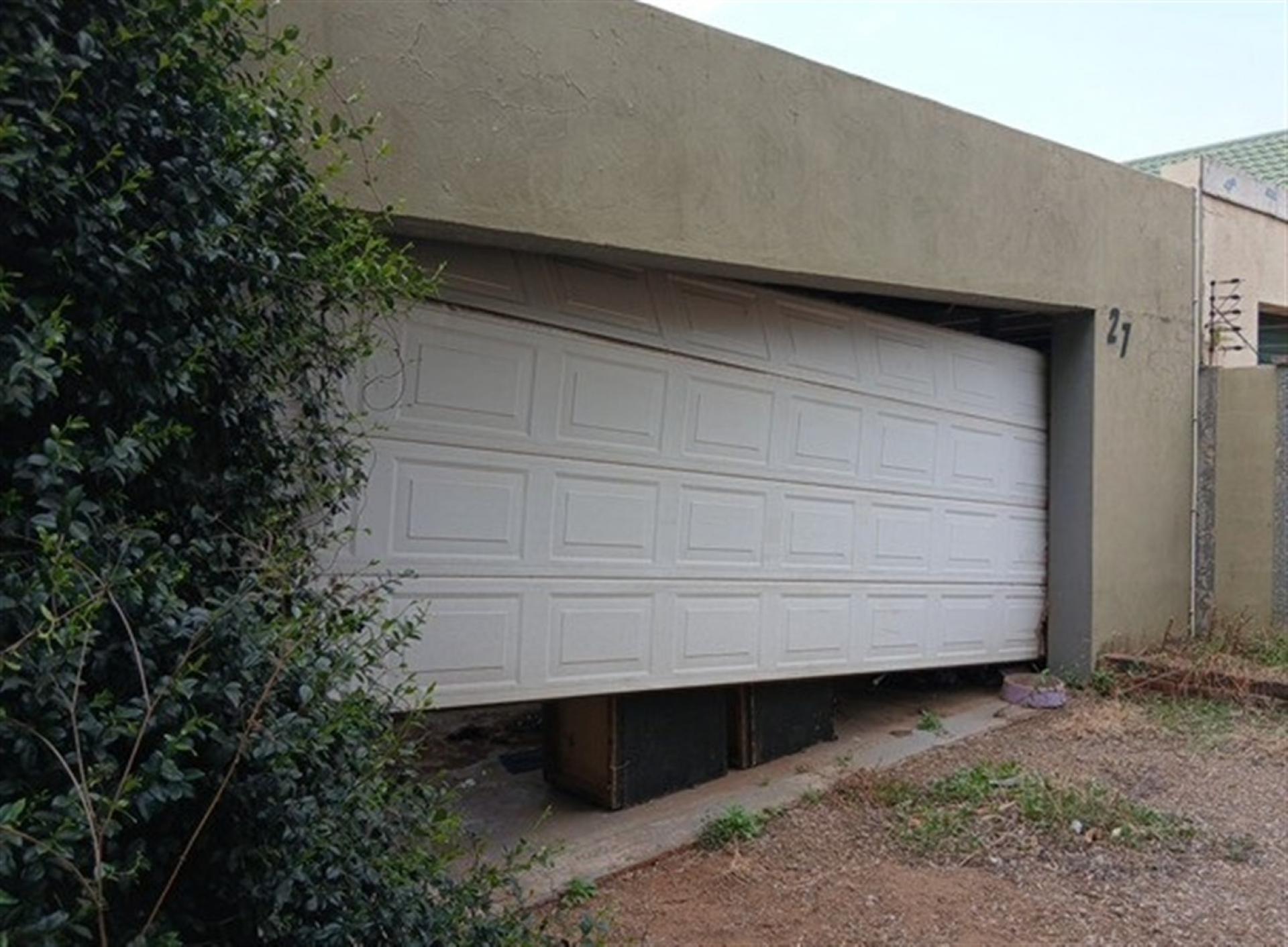 Front View of property in Vaalpark