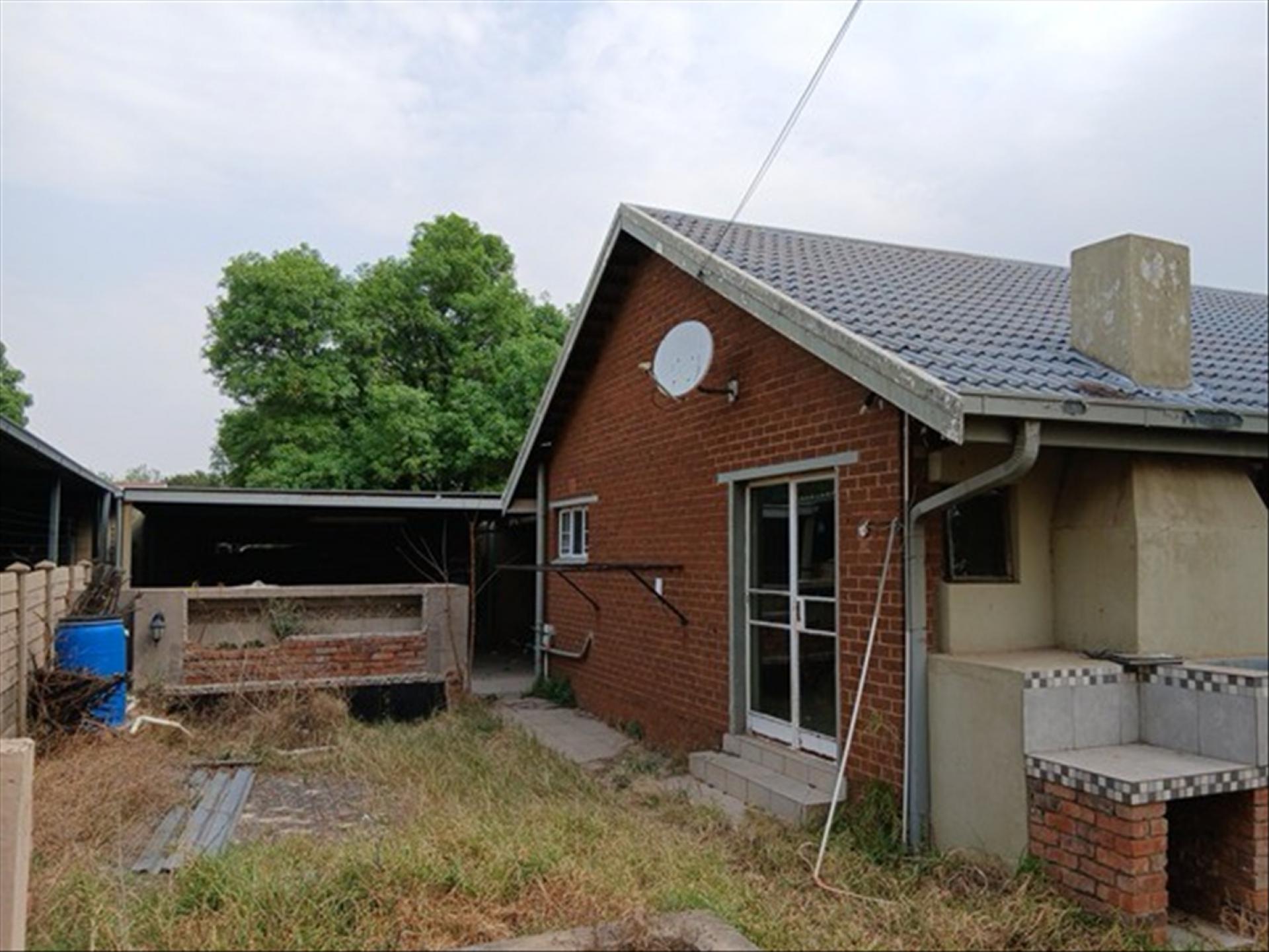 Front View of property in Vaalpark