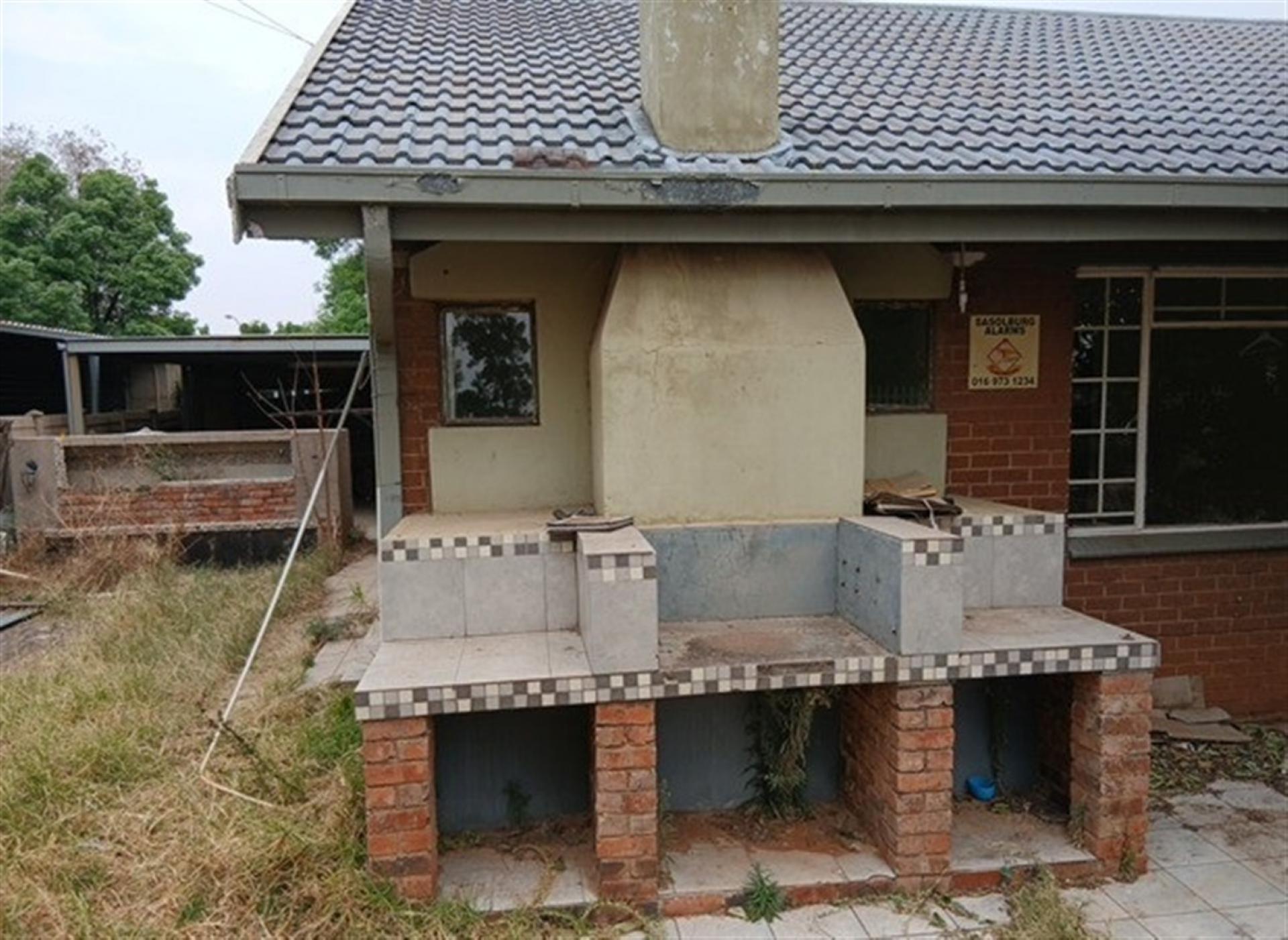 Front View of property in Vaalpark