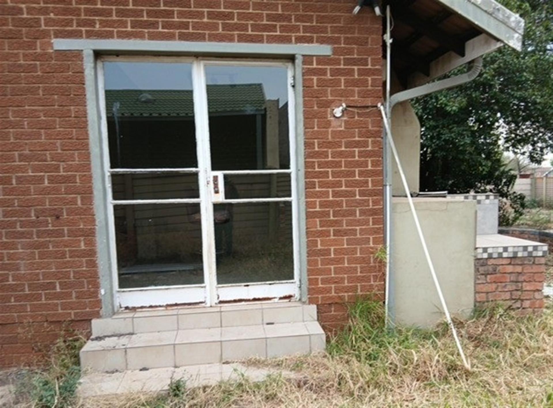 Front View of property in Vaalpark