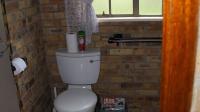 Bathroom 1 - 17 square meters of property in Viljoenskroon