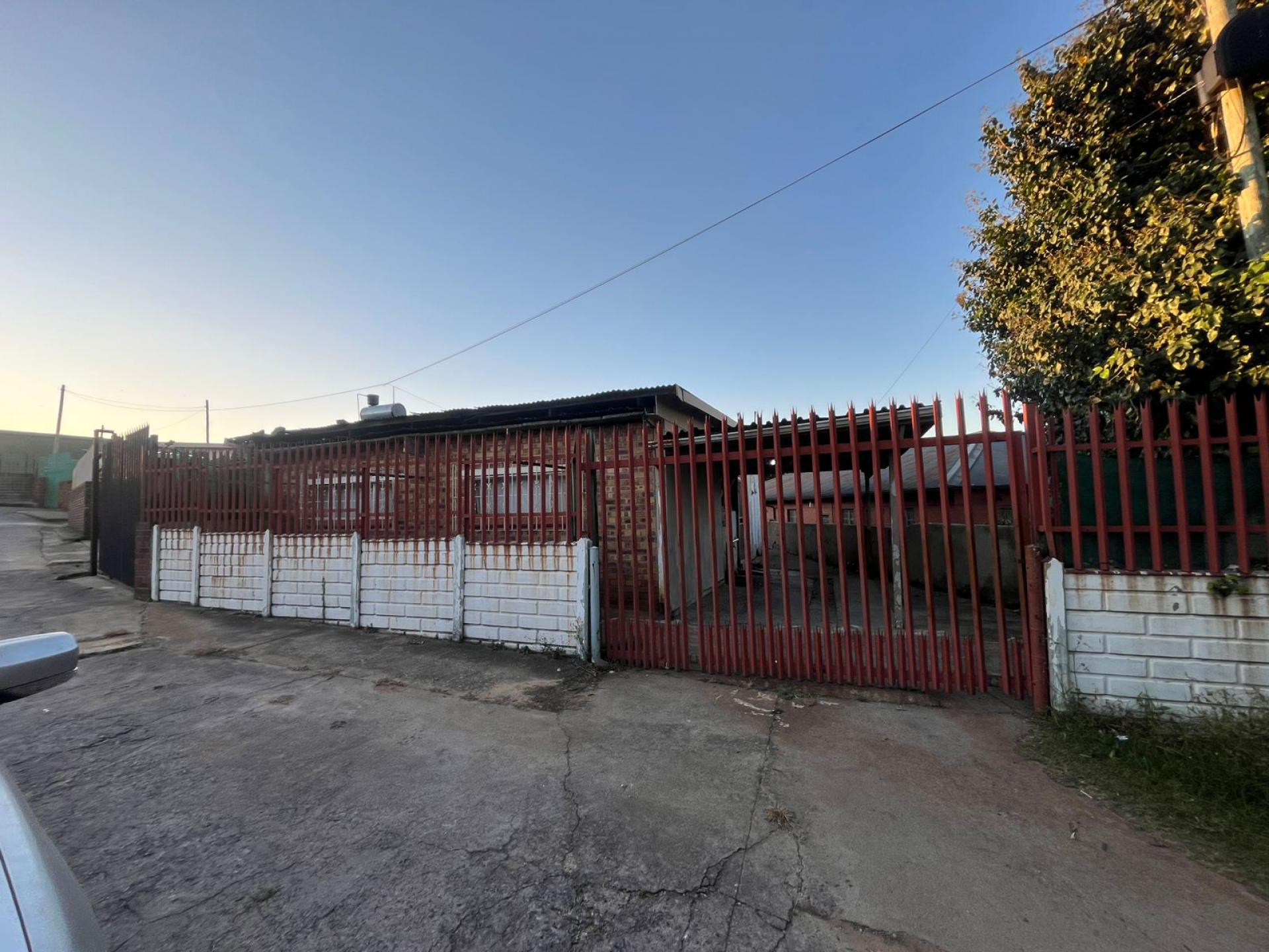 Front View of property in Chloorkop