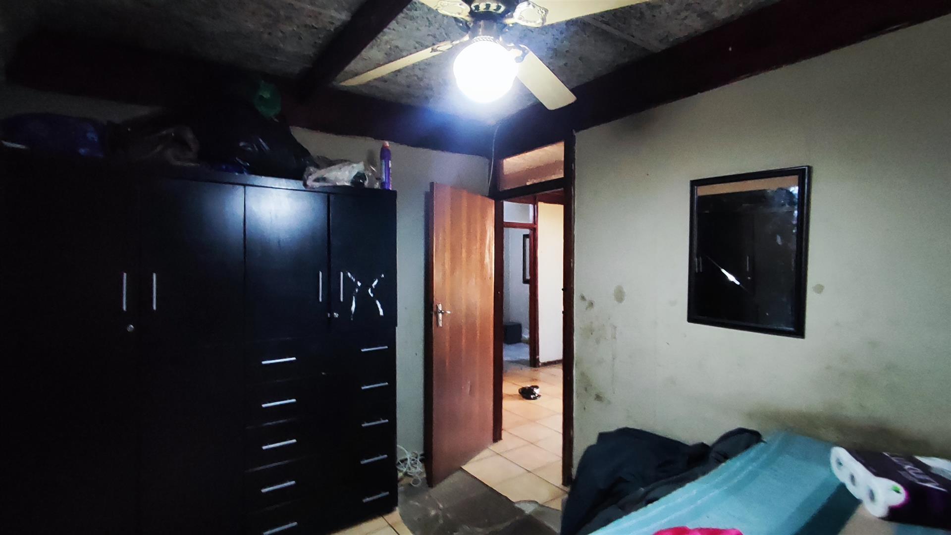 Bed Room 1 - 14 square meters of property in Chloorkop