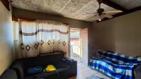 Lounges - 14 square meters of property in Chloorkop