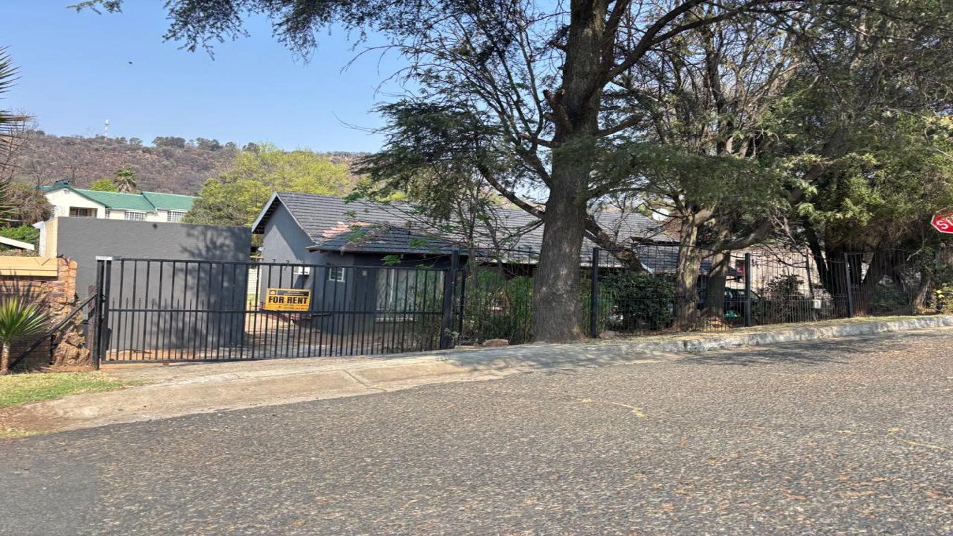 Front View of property in Alan Manor