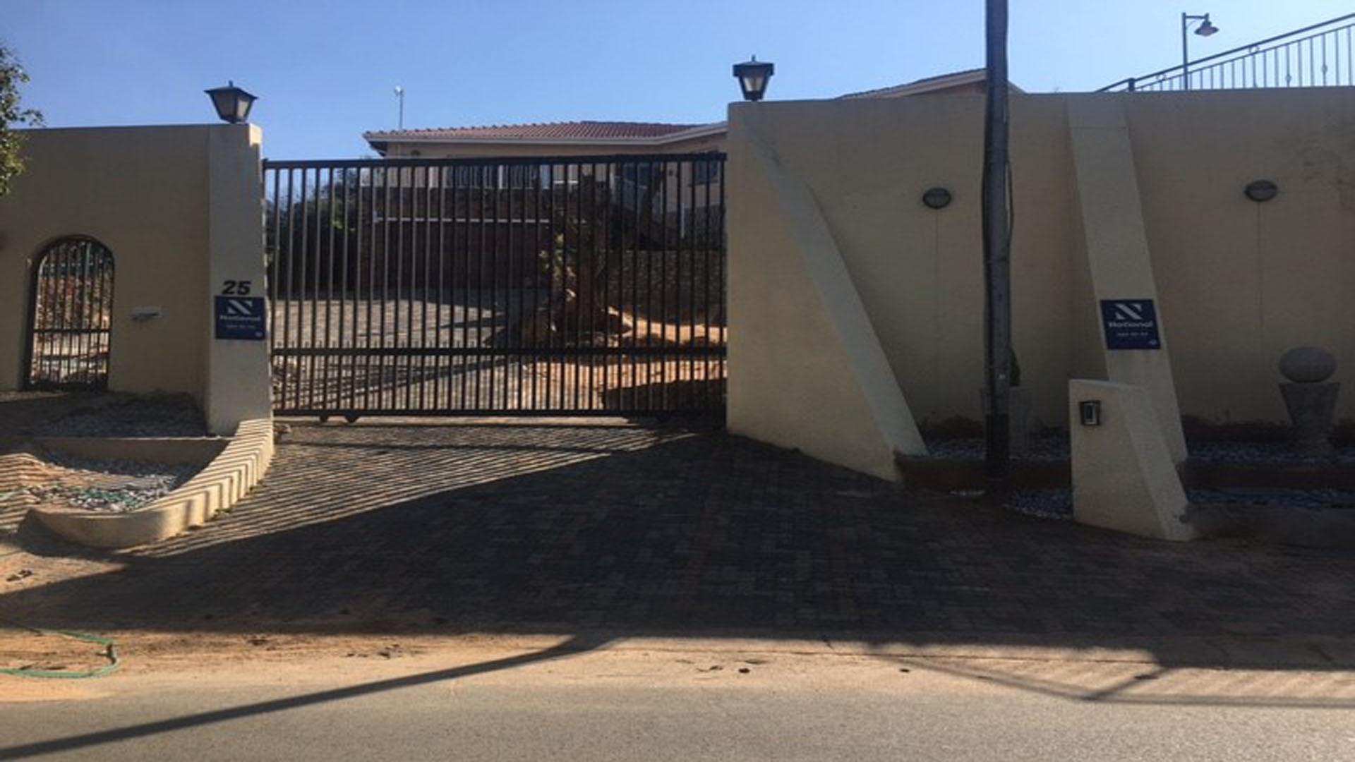 Front View of property in Oakdene