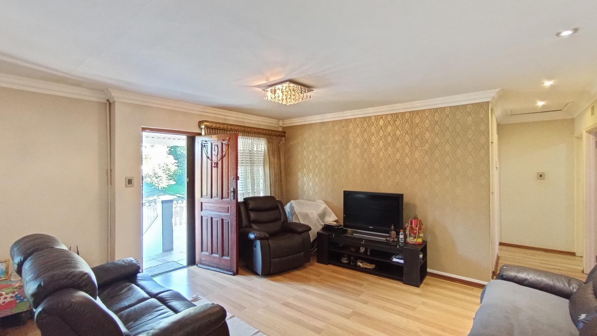 Lounges - 23 square meters of property in Umgeni Park